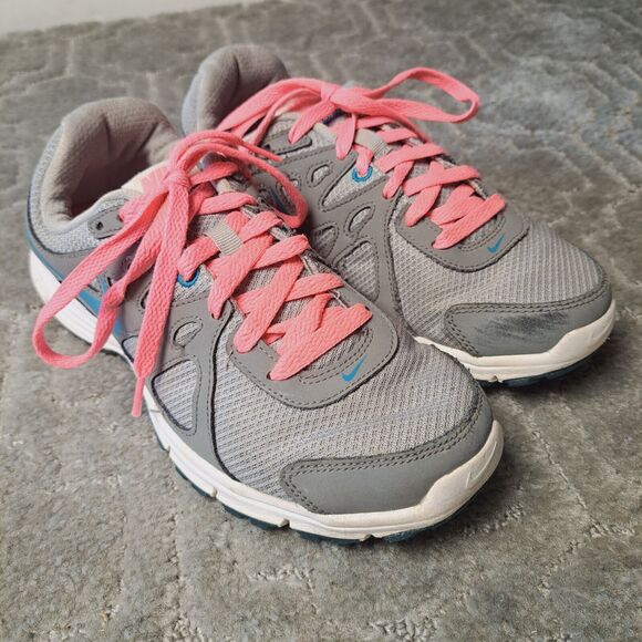 Nike Revolution 2 Trainer Sneakers WOMENS SIZE 9 Wolf Grey trainers walking - Picture 2 of 11